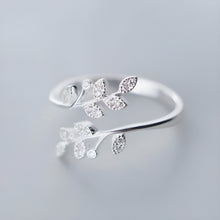 Load image into Gallery viewer, Lustrous Leaf Opening Silver Ring