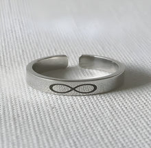 Load image into Gallery viewer, Stylish Criss Cross Infinity Silver Couple Ring