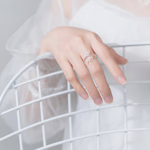Load image into Gallery viewer, Lustrous Leaf Opening Silver Ring