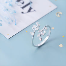 Load image into Gallery viewer, Lustrous Leaf Opening Silver Ring