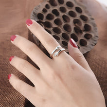 Load image into Gallery viewer, Hugging Silver Couple Rings