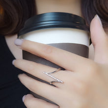 Load image into Gallery viewer, Simple Temperament Zircon Diamond Silver Ring