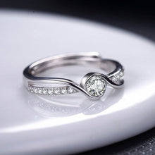 Load image into Gallery viewer, Cubic Zirconia Twisted Ring