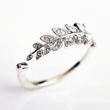 Load image into Gallery viewer, Zircon leaf ring