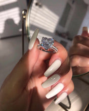 Load image into Gallery viewer, White Embassy Heart Ring