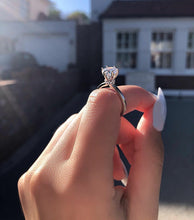 Load image into Gallery viewer, Satin Solitaire Ring