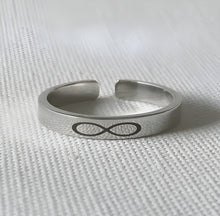 Load image into Gallery viewer, Stylish Criss Cross Infinity Silver Couple Ring
