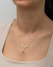 Load image into Gallery viewer, Silver Green Drop Stone Design Necklace
